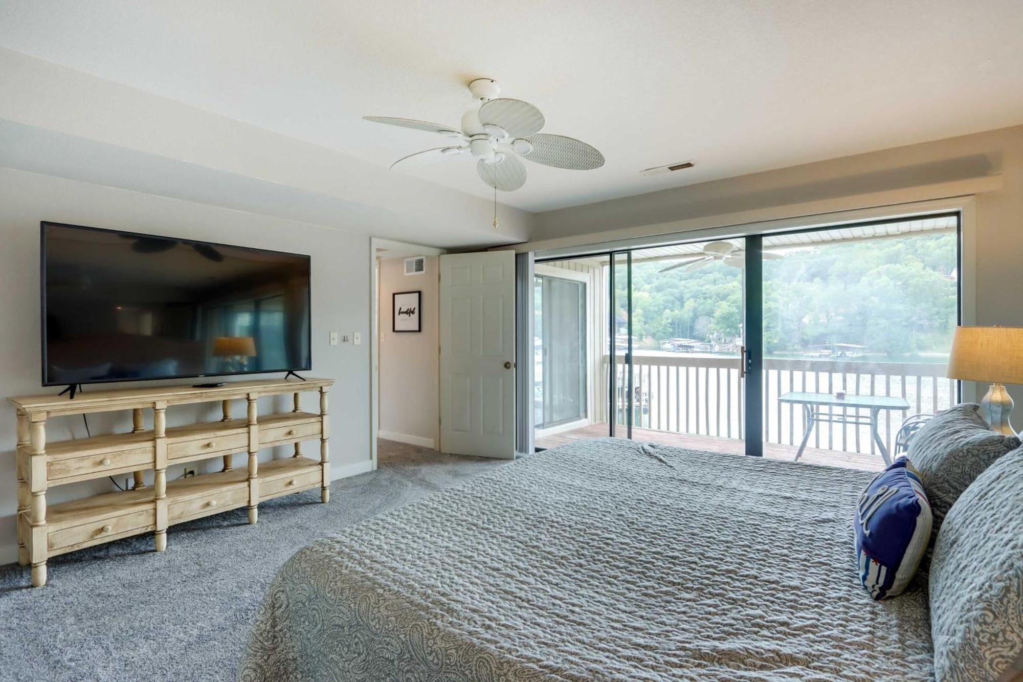 Lakefront Osage Beach Condo With Community Pool Екстериор снимка